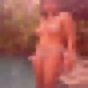 Oumaima, 28 ans, connectée à Chaville pour une rencontre coquine