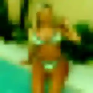 Clemence, 25 ans, connectée à La Chapelle-Saint-Ursin pour une rencontre coquine