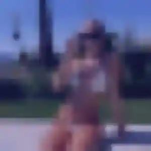 Delia, 24 ans, connectée à Saint-Cyr-en-Val pour une rencontre coquine